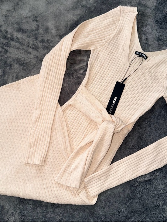 Fashion Nova Dresses & Skirts - Fashion Nova Marisa Sweater Midi Dress - Oatmeal